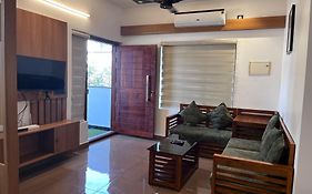 Kirapalace Residency Hotel